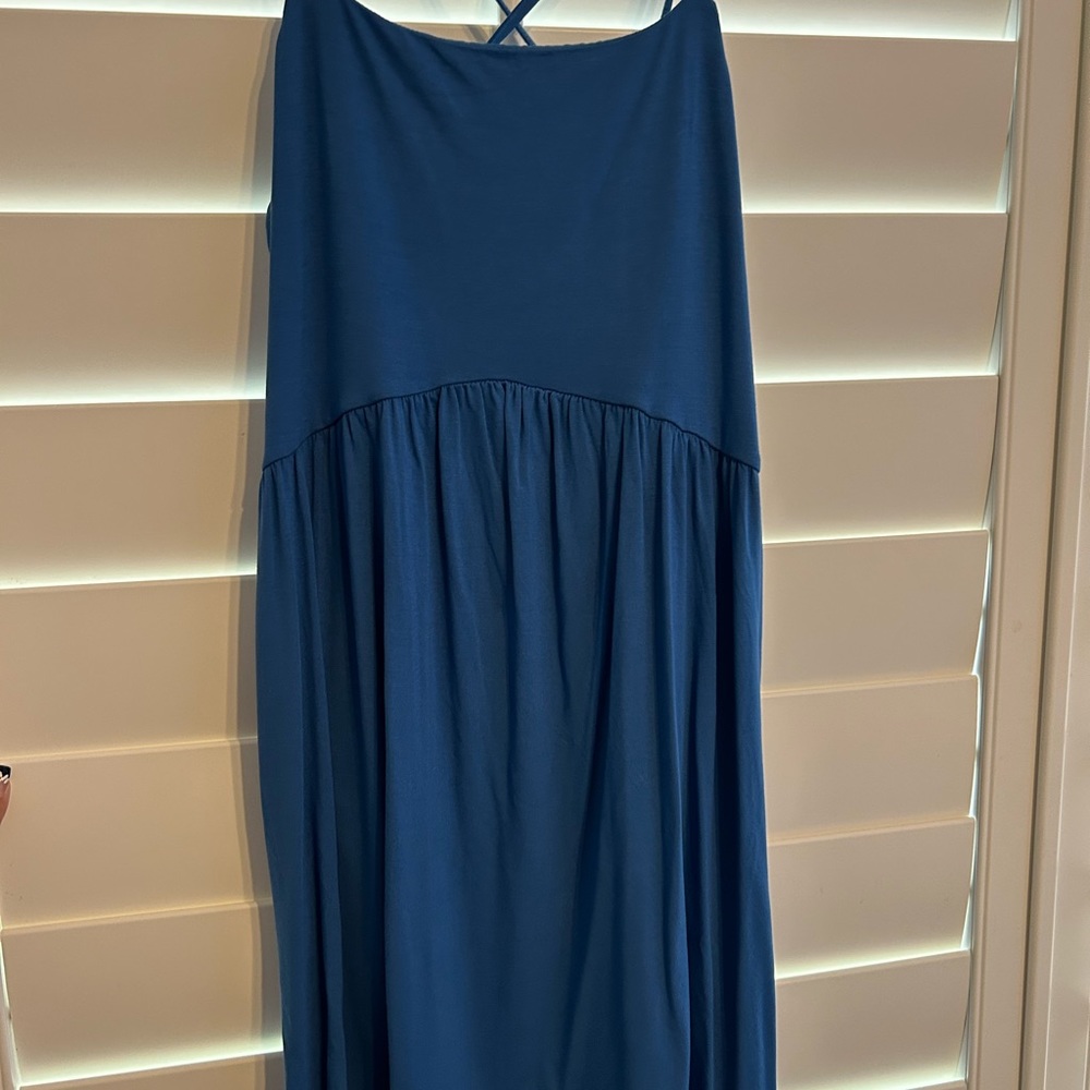 NWT blue strappy dress from old navy in a size medium! crisscross back & pockets